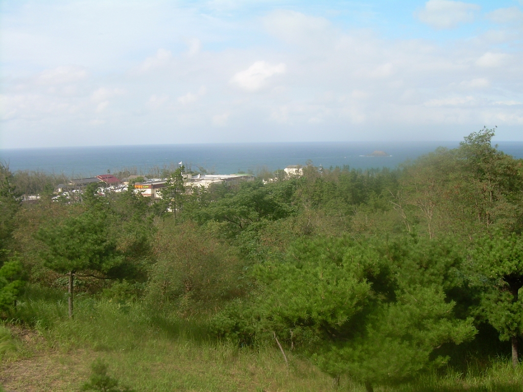 dscn0752.jpg - The next day, we went to the Sea of Japan, near the dunes for which Tottori is famous.
