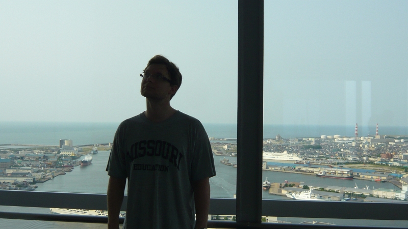 P1030359.JPG - Joel in the Toki Messe observatory in downtown Niigata.  He was already going to suggest we visit before he knew I had a thing about visiting skyscrapers.  Cool!  (And it was free.  Even cooler.)