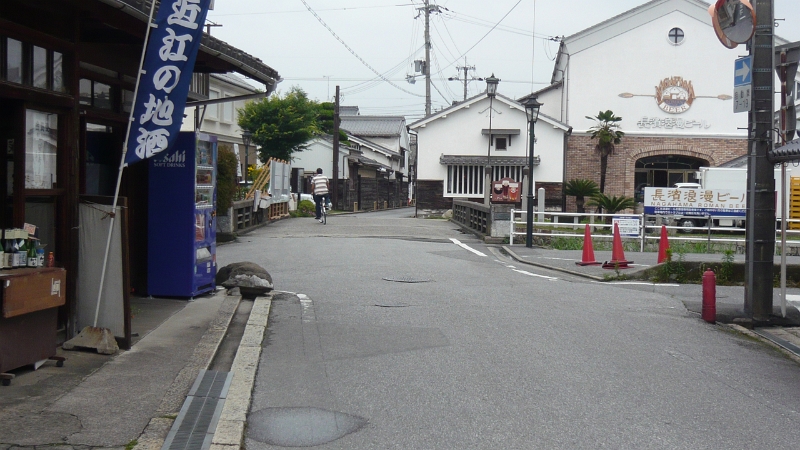 P1030381.JPG - And now I'm REALLY back home in Nagahama!  I meant to take this picture before I left last year.  See the vending machine to the left?  See the rock beside it?  It really freaked me out when I first noticed it a few years back because I thought it was a woman kowtowing mysteriously. (It was dark at the time and it was from my peripheral vision, but you can still sort of see why here, deshou!)