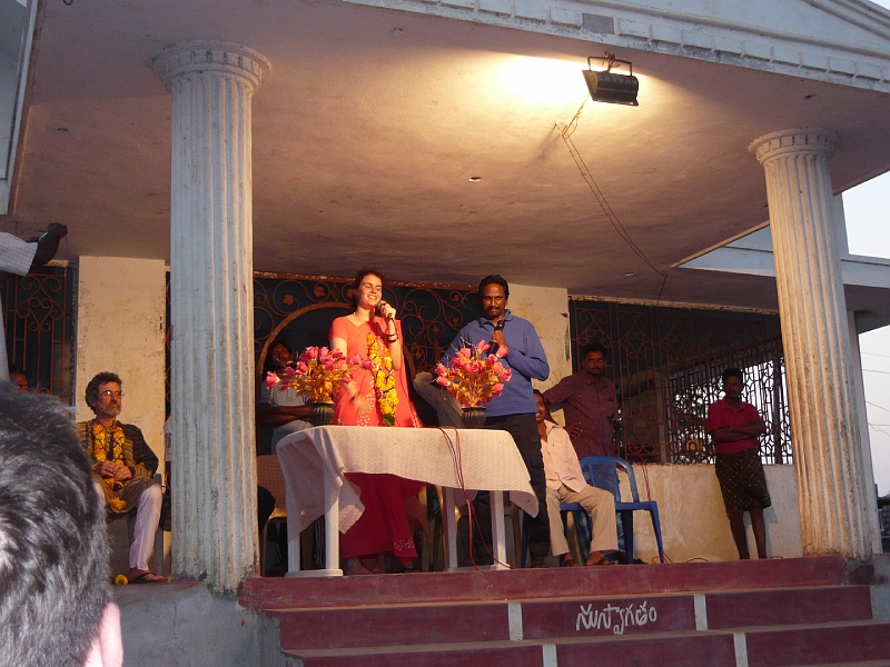 p1020206.jpg - Our group leader, Anna, gives a thank-you speech.  "Thank you" in Telugu is "wandanamuru."