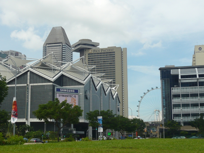 p1020383.jpg - A view toward the Singapore Flyer (the Ferris wheel) which we would ride later.