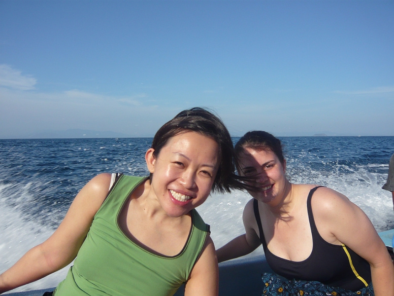 p1020438.jpg - A Malaysian girl we made friends with, and Anna.