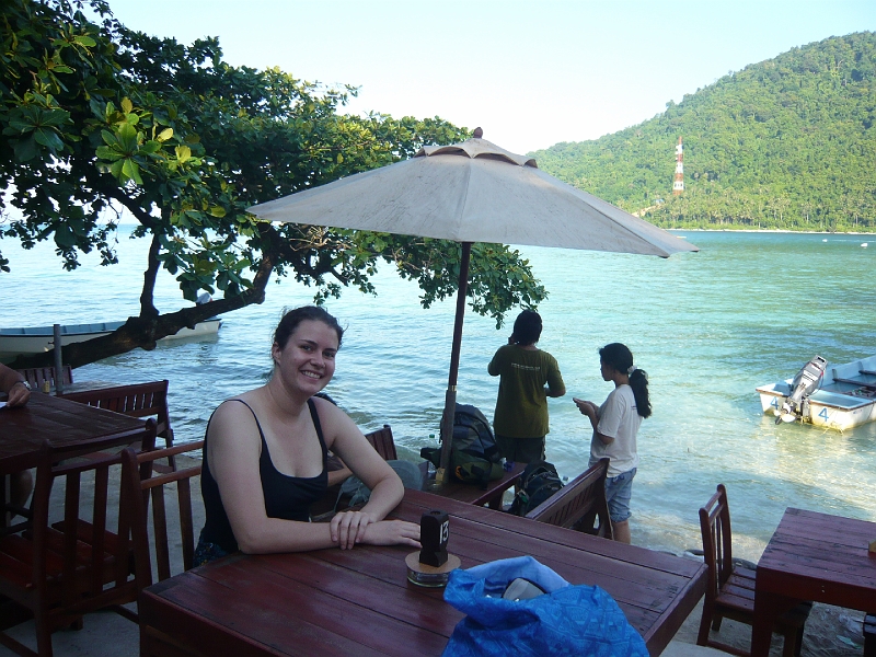 p1020442.jpg - We had breakfast here on the Perhentian Besar, the bigger island.